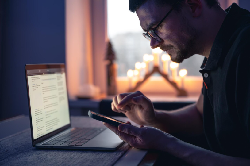 Man checking information on his phone, showing why people re-search questions.